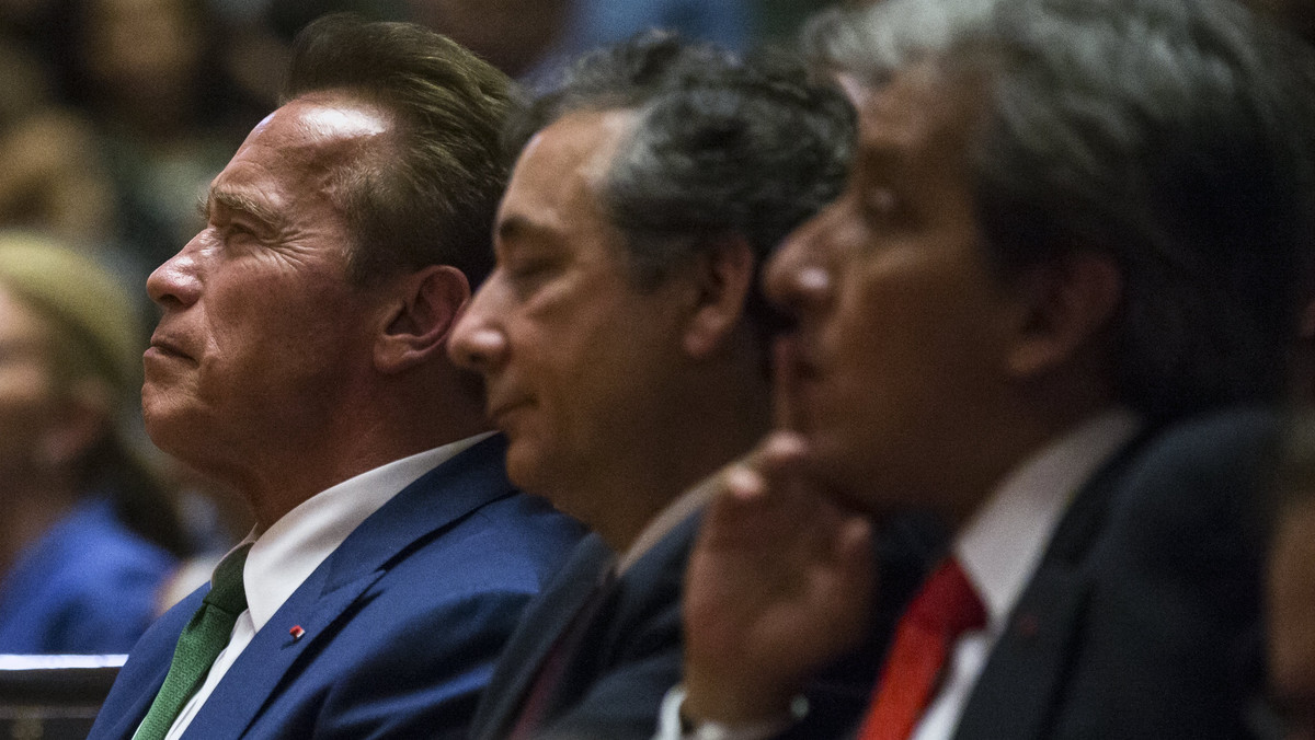 Arnold Schwarzenegger uczestniczył wczoraj w Paryżu w konferencji zainicjowanej i otwartej przez prezydenta Francji Emmanuela Macrona, której celem jest zaproponowanie międzynarodowego paktu gwarantującego prawo do życia w czystym i zdrowym środowisku.