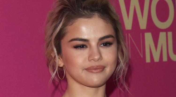 Megható - Ezért sírta el magát Selena Gomez a díjátadón