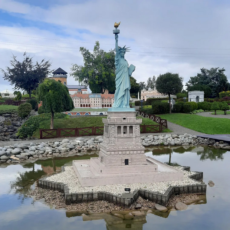 Statua Wolności w Parku Miniatur w Inwałdzie