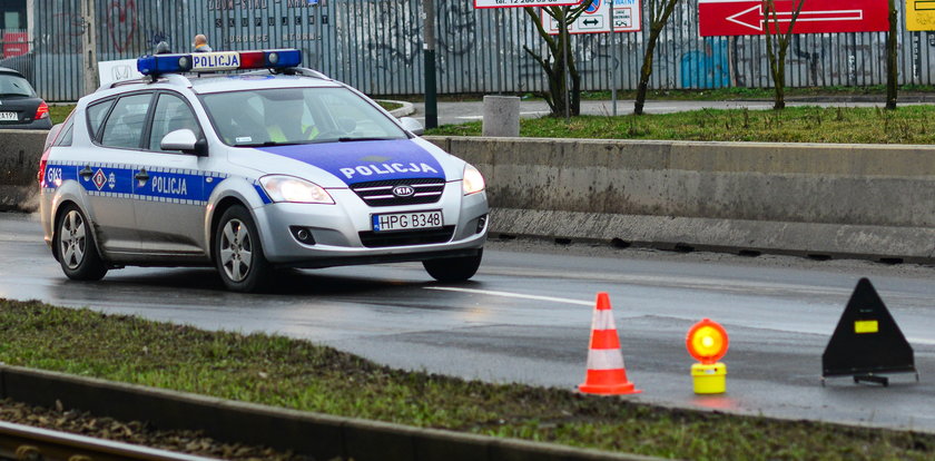 Bus uderzył w bariery na A2