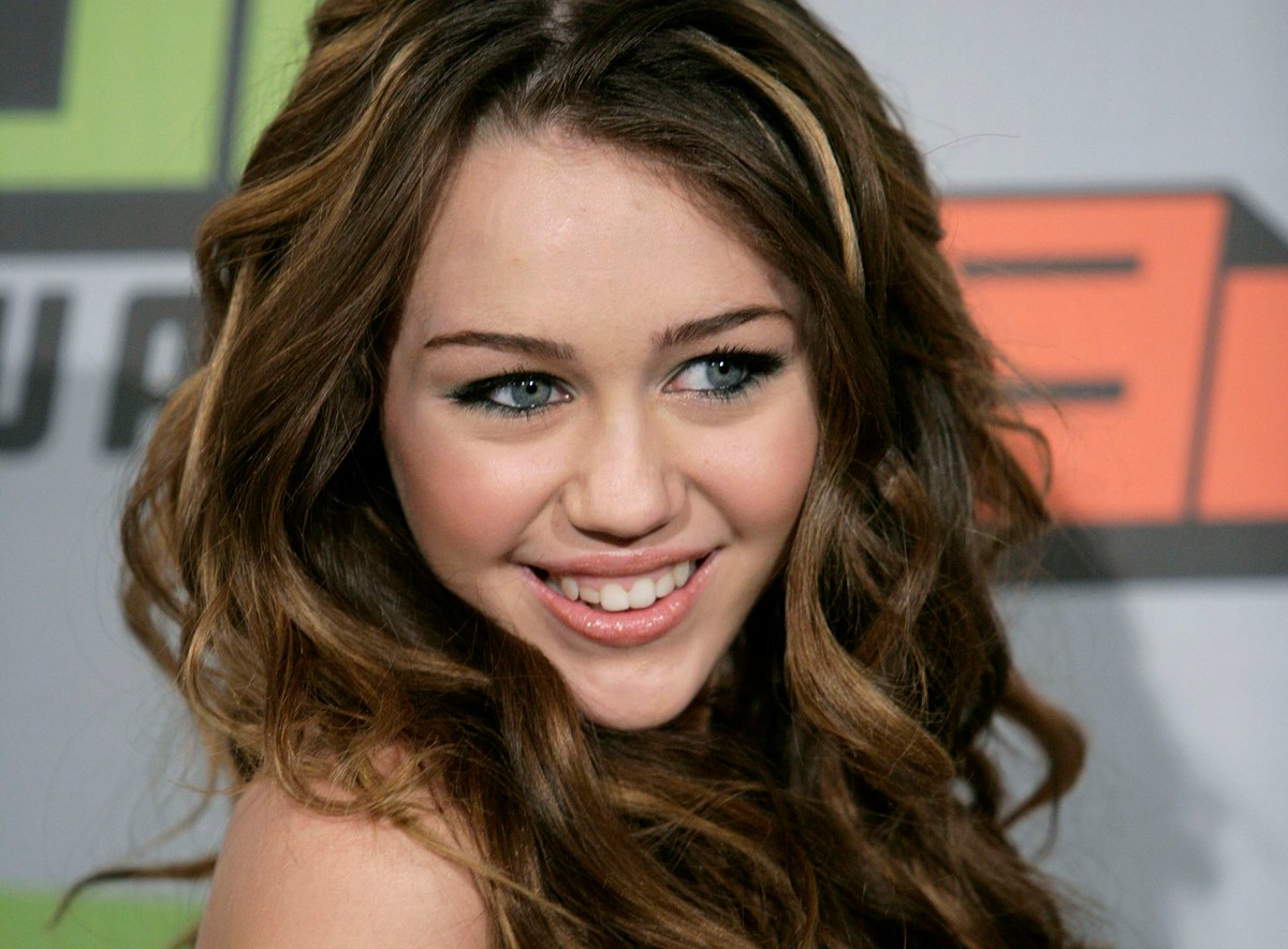 Poobijana detektyw Miley Cyrus