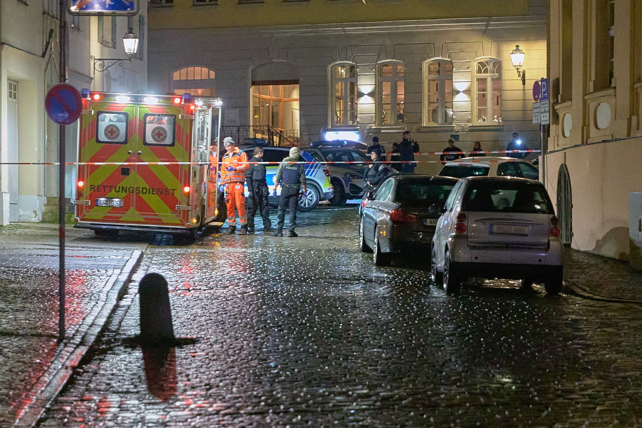 Messerangriff auf Polizei: Beamter schießt 47-Jährigen in Ansbach