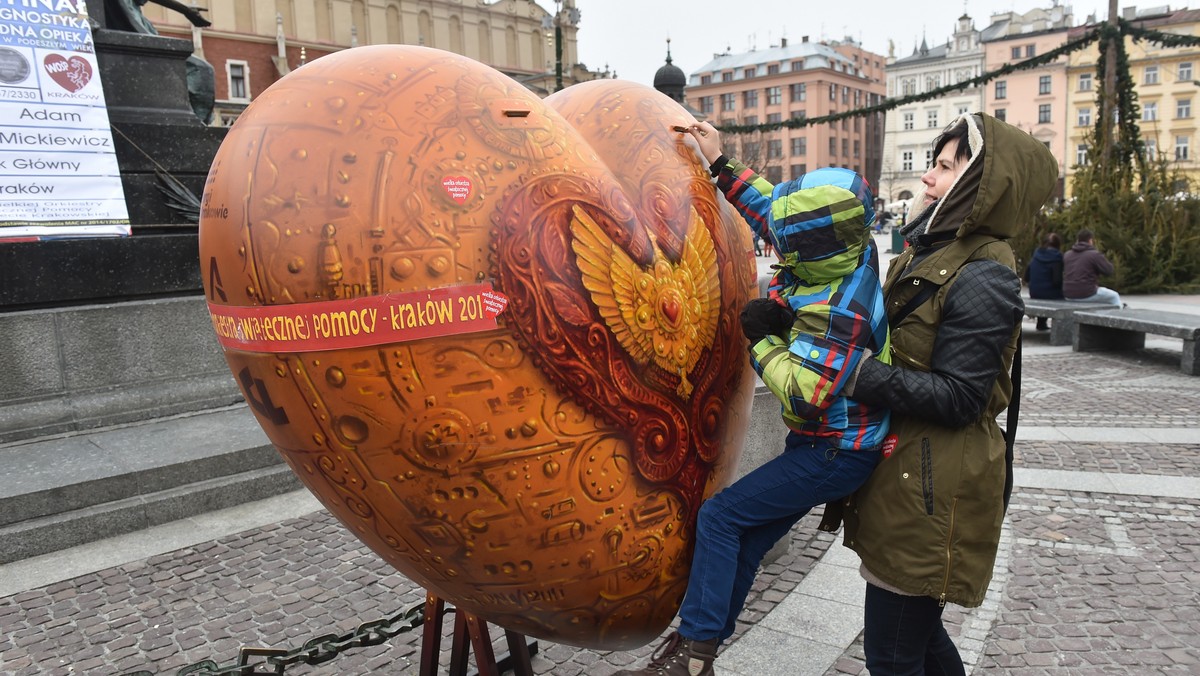 Przez cały dzień w Zakopanem kwestowali wolontariusze WOŚP. Jak co roku najczęściej można było ich spotkać przy kościołach. Mieszkańcy Podhala nie zawiedli i hojnie wsparli XXIII Finał.