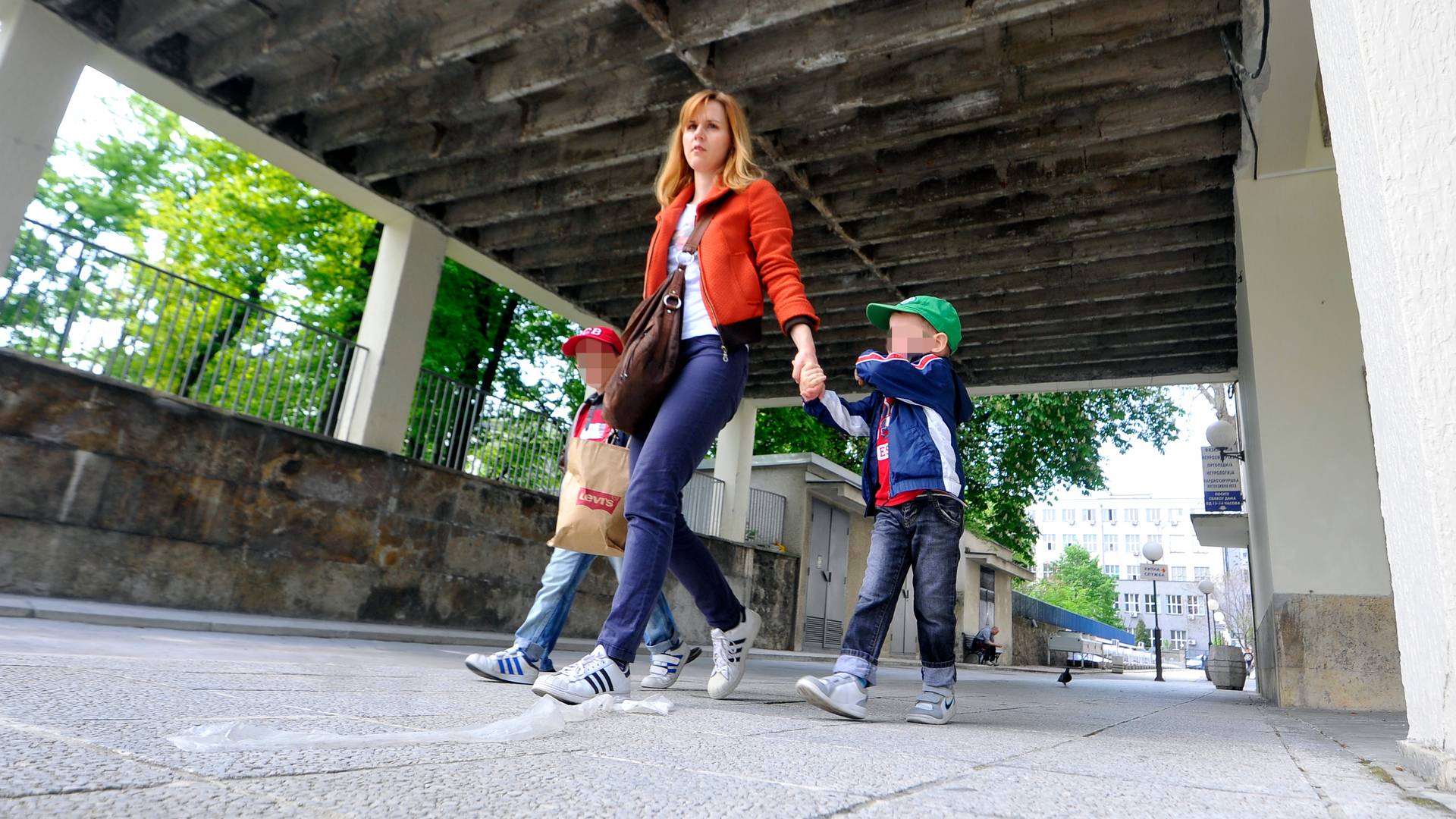 Ne odazivam se na majko, imam ja svoje ime - opšta svađa na mrežama oko toga kako lekari treba da se obraćaju roditeljima