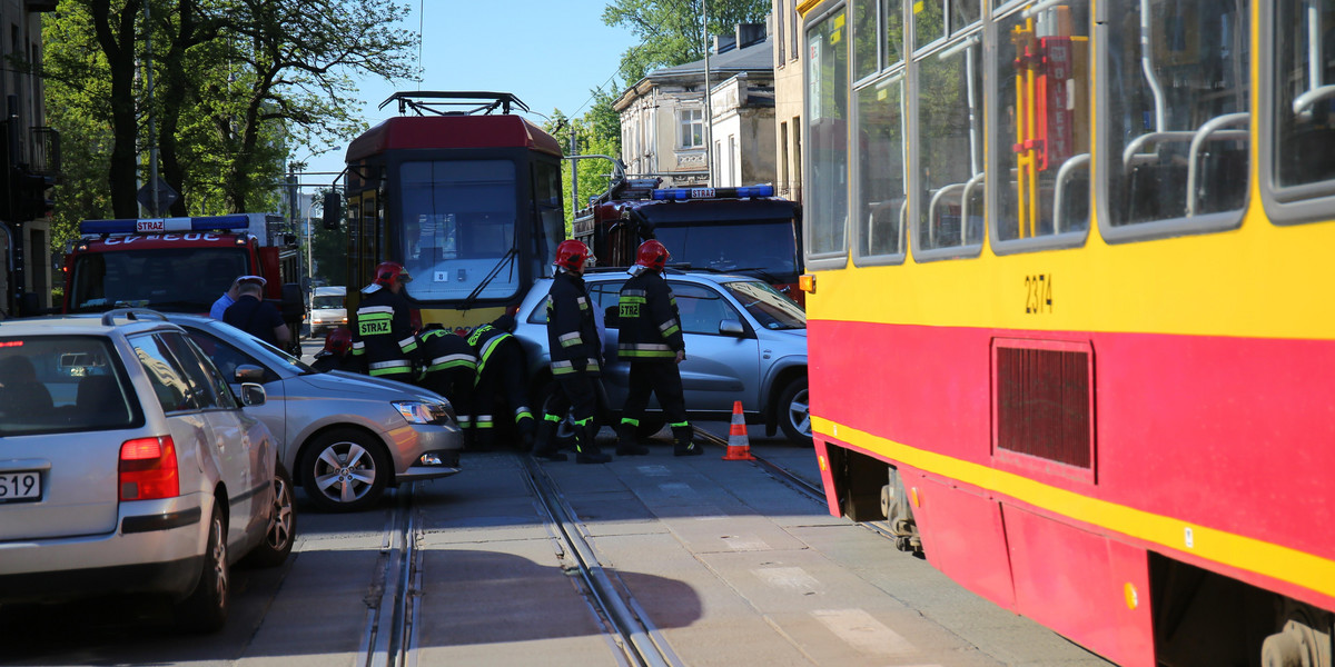 Stłuczka na Gdańskiej. Tramwaj zderzył się z autem