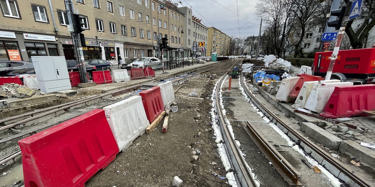 Zakończył się remont torów na Hallera oraz skrzyżowaniu Kazimierza Wielkiego, Szewskiej i Widok. TORYwolucja wkracza na skrzyżowanie ulic Sienkiewicza i Piastowskiej.