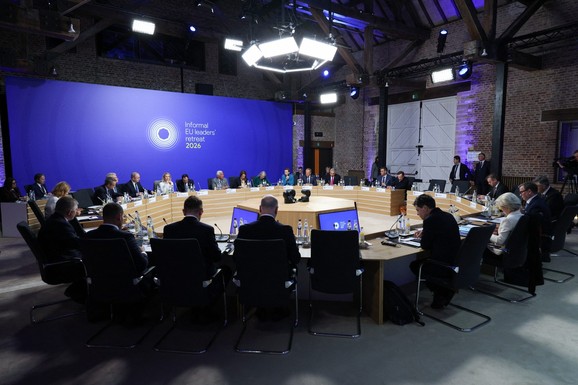 BUNKER U SRCU EVROPE KOJI NIKAD NE SPAVA Kad se u ovoj sobi upale svetla, znači da je GUSTO: Tajni sastanci određuju budućnost EU