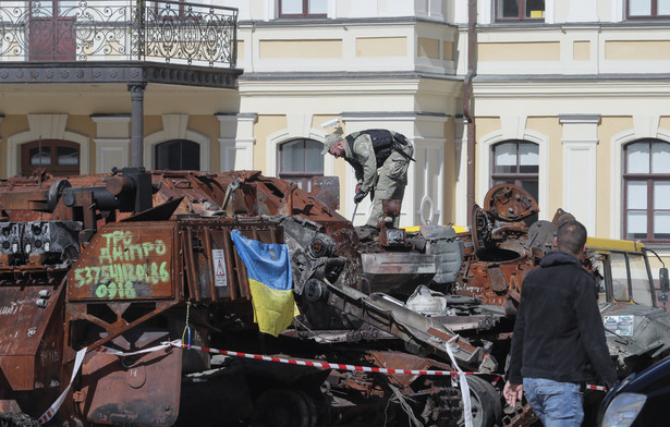 Zniszczony rosyjski sprzęt wojskowy prezentowany w Kijowie
