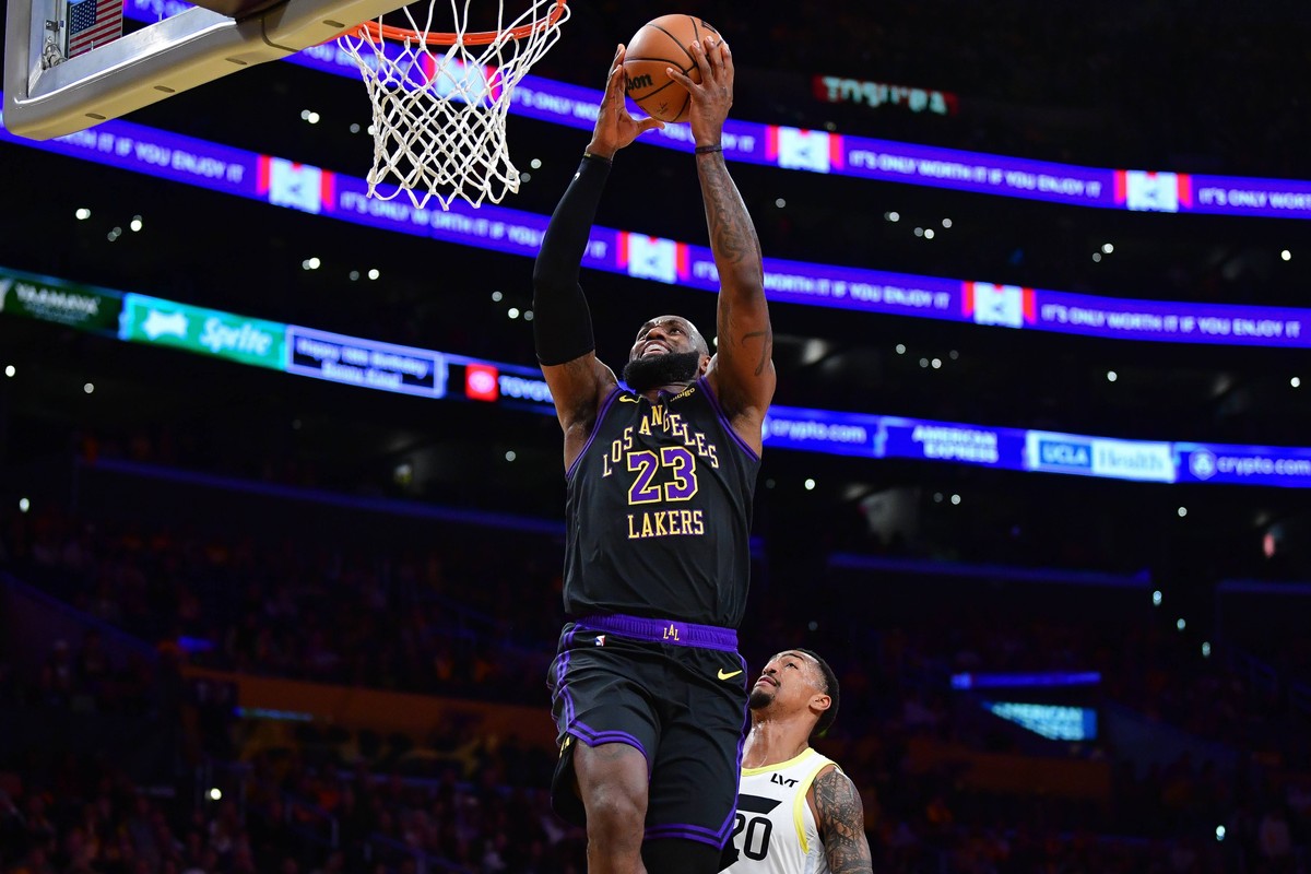 LeBron James, który jako pierwszy w lidze NBA przekroczył 39 tysięcy punktów zdobytych w sezonie zasadniczym