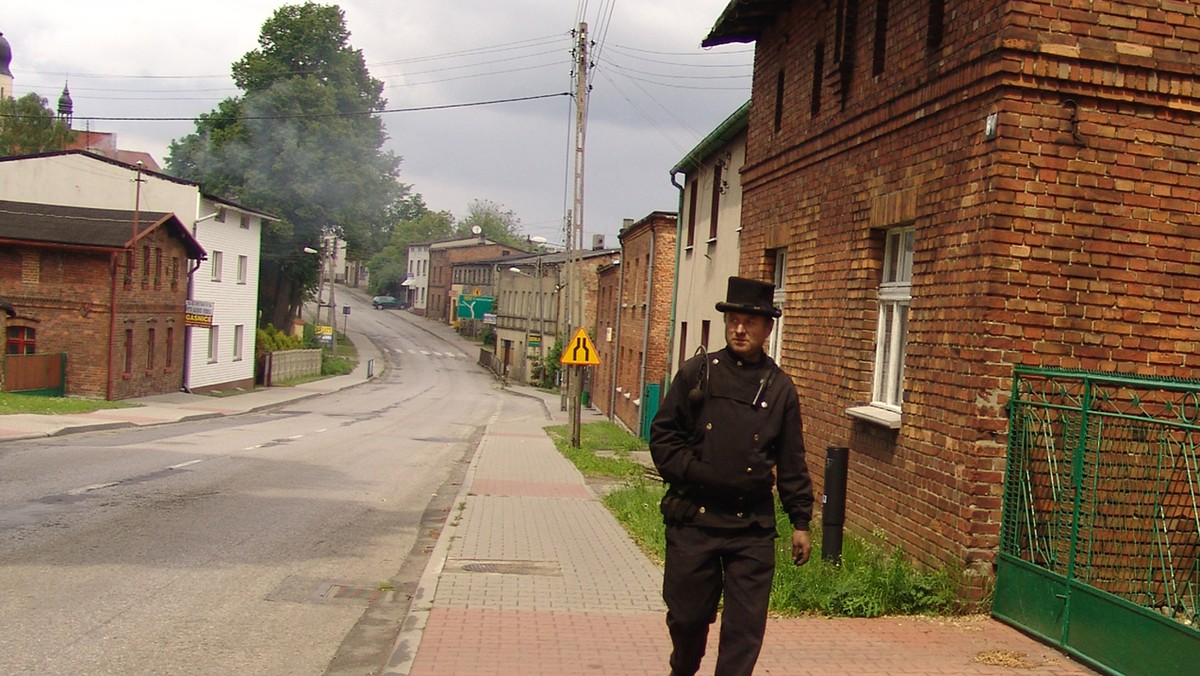 Zapraszamy do przeczytania cotygodniowego felietonu Marka Szołtyska pisanego śląską gwarą. Nasz autor jest pisarzem, publicystą, dziennikarzem, fotoreporterem, nauczycielem historii, ale przede wszystkim Ślązokiem i autorem wielu poczytnych książek o Śląsku.