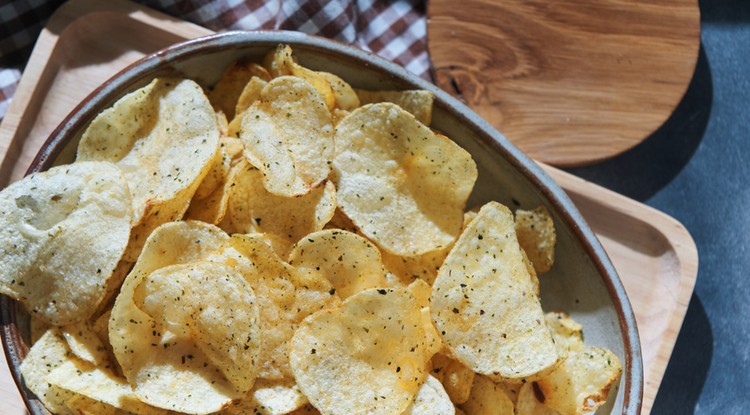 Ezzel a módszerrel hosszan friss és ropogós maradhat a megkezdett chips Fotó: Getty Images