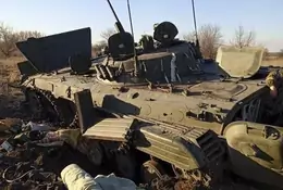 1600 pojazdów opancerzonych, ponad 1000 ciężarówek, 530 czołgów - ogromne straty Rosji w wojnie z Ukrainą