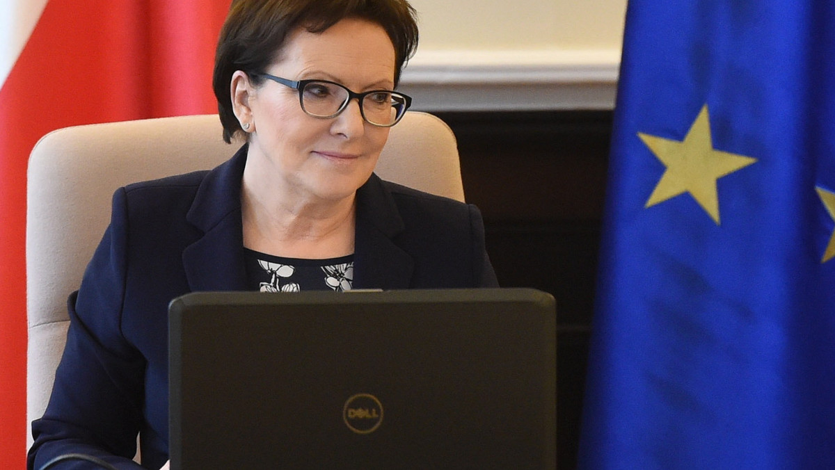 Premier Ewa Kopacz zadeklarowała po raz kolejny, że Polska jest gotowa do solidarności w kwestii imigrantów, ale na zasadzie dobrowolności. - Dla mnie solidarność, to też odpowiedzialność - podkreśliła. Premier udaje się dzisiaj do Brukseli na szczyt UE poświęcony m.in. imigracji.