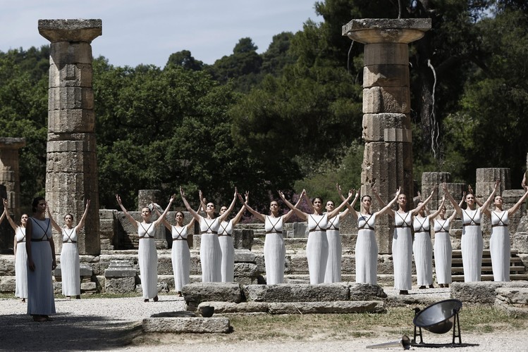 W ruinach świątyni Hery wzniecony został olimpijski ogień