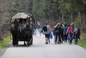 Turyści na drodze do Morskiego Oka)