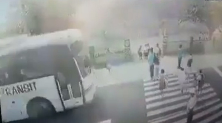 Három szabályosan közlekedő embert ölt meg a busz /Fotó: Youtube