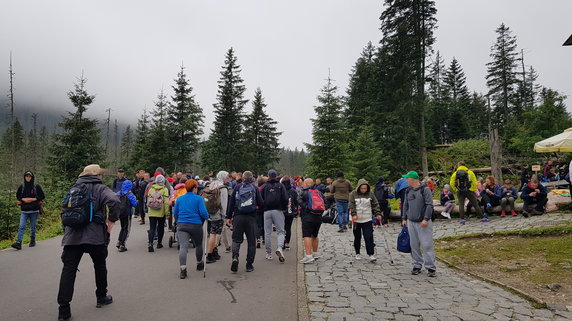 Szturm turystów na Morskie Oko