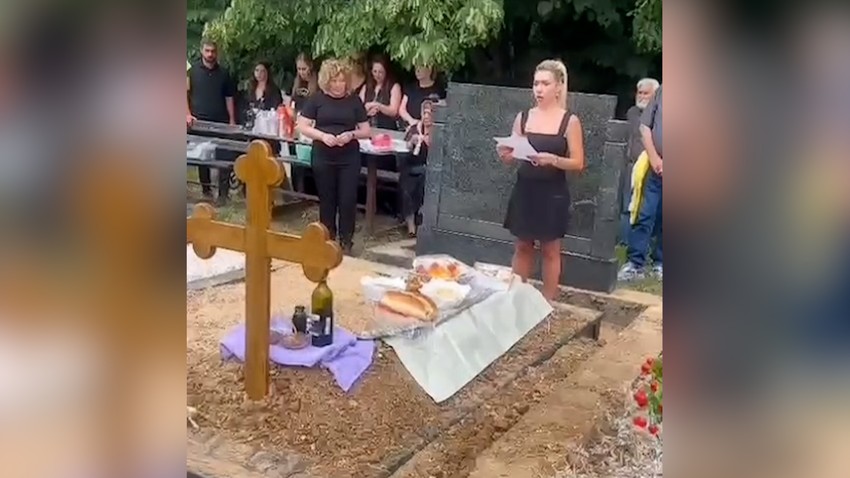 Govor Jovane Jeremić na očevoj sahrani.jpg