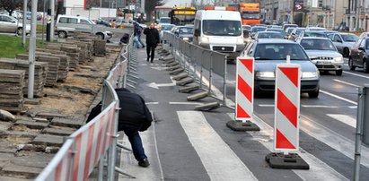 Nie pracowali, ale zablokowali skrzyżowanie