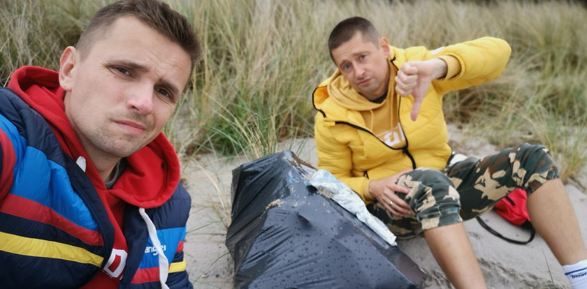 Para zebrała 900 kg śmieci z plaży na Helu!