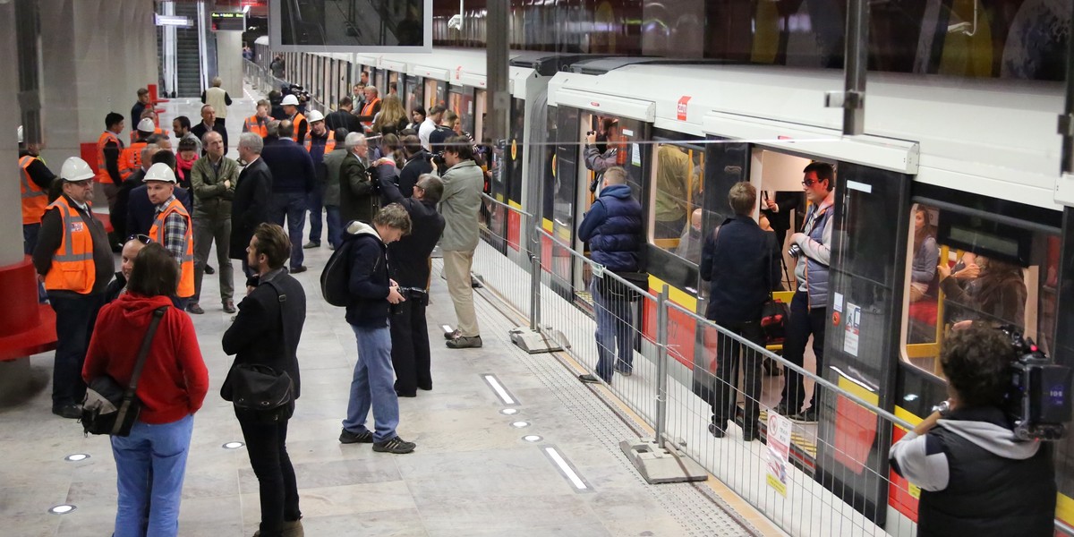 Mieszkańcy stolicy z utęsknieniem czekają na II linię metra