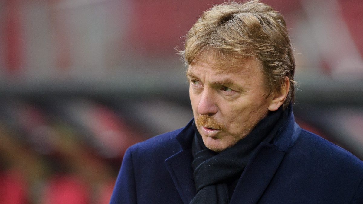 Zbigniew Boniek ma już dość krytyki pod adresem polskiej reprezentacji piłkarskiej, która w meczu eliminacji mistrzostw świata uległa Ukrainie 1:3 (1:3). Prezes PZPN docenił natomiast sukces osiągnięty w innej dyscyplinie, mianowicie zwycięstwo Jarosława Hampela i drugie miejsce Tomasza Golloba w GP Nowej Zelandii.