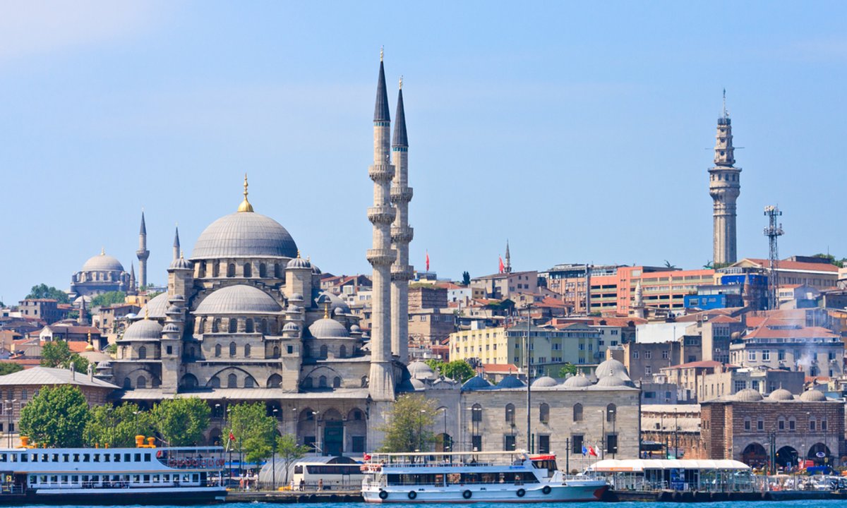 Koszmar na wakacjach. Dzieci zmarły po zjedzeniu ziemniaków i małż. Ich rodzice walczą o życie