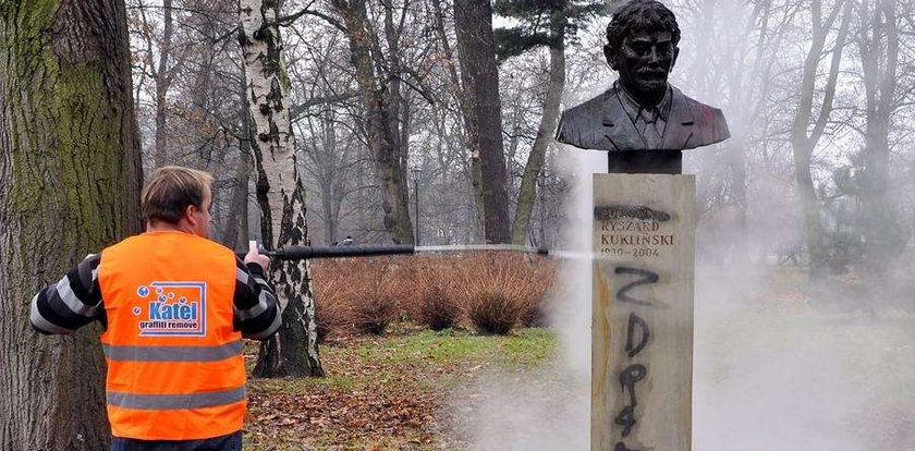 Zniszczono pomnik płk. Kuklińskiego
