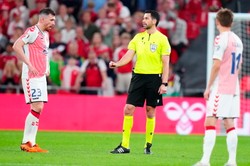 Dania uratowała punkty dzięki skrupulatnym polskim sędziom. "Stadion zamarł..."