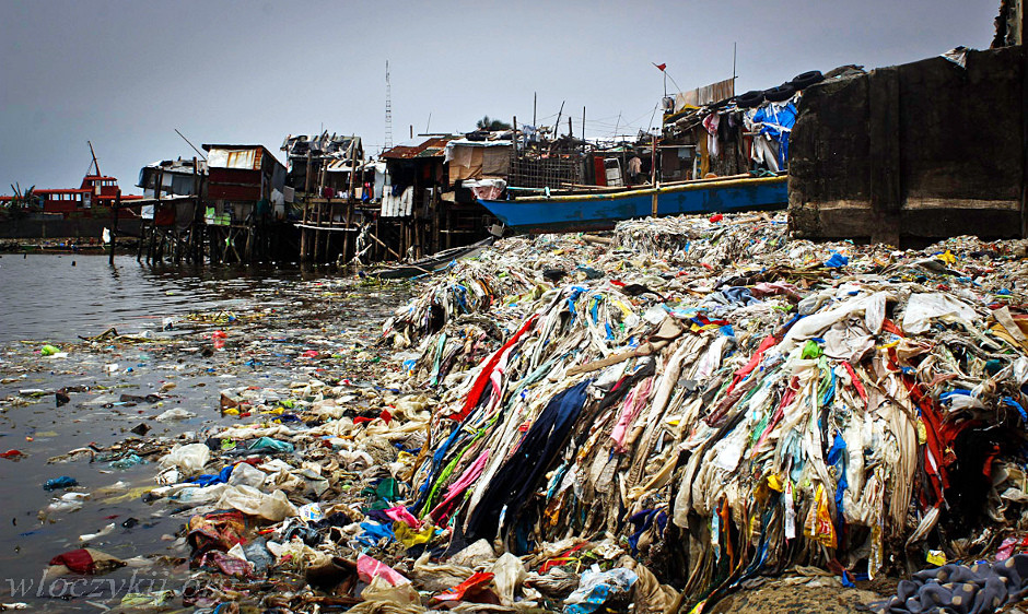 Życie na cmentarzu Navotas w Manili