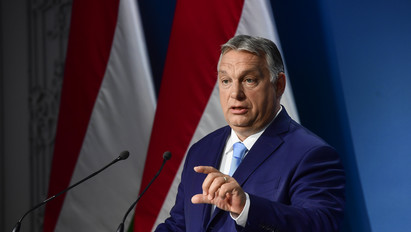 Orbán Viktor könyveket ajánlott - elszabadult a pokol a kommenteknél