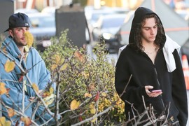 Internetom kruži UZNEMIRUJUĆI SNIMAK slavnog pevača! Nekontrolirano se trese, gubi kilograme, ima ispade: "Ovo je mučno za gledanje"