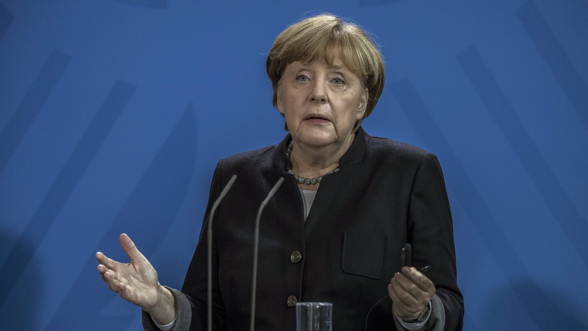 Kanclerz Angela Merkel nie ma zamiaru przyznać się do błędu w kwestii prowadzonej przez własny rząd polityki imigracyjnej - donosi w korespondencji z Hamburga "Gazeta Polska Codziennie".