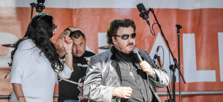Nowoczesne rozwiązania na grobie Krawczyka. Fotowoltaika i muzyka bliska artyście