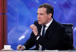 Miedwiediew: Kosmici odwiedzają Ziemię. Kontrolujemy ich