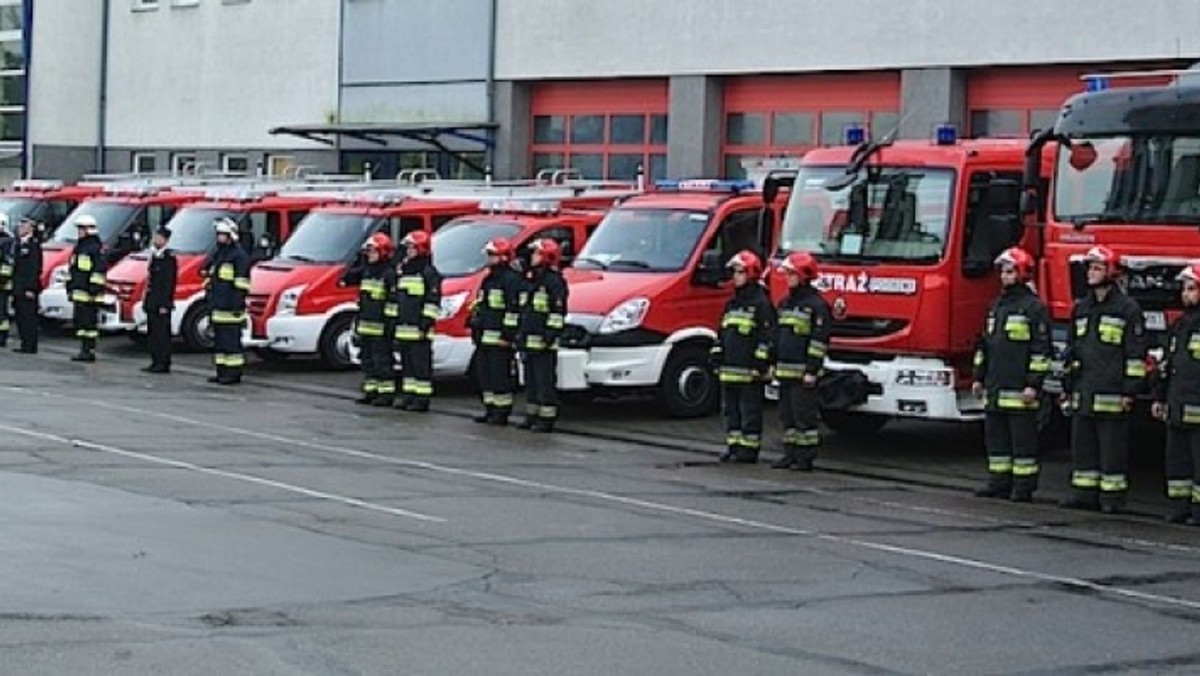 Samochody ratowniczo-gaśnicze i ratownictwa technicznego, pompy szlamowe do wody zanieczyszczonej - to wszystkie odebrali w Szkole Aspirantów PSP strażacy z jednostek z całej Wielkopolski.