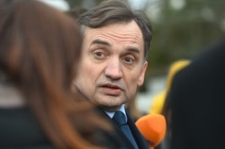Zbigniew Ziobro nagle wyjeżdża z Polski. Ujawnił powód