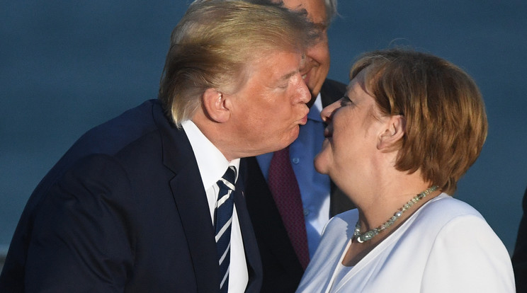 Donald Trump amerikai elnök így készült Angela Merkel német kancellár üdvözlésére  /Fotó: Northfoto