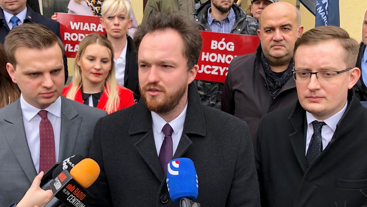 Witold Tumanowicz, Bartłomiej Pejo i prof. Włodzimierz Osadczy - tak wygląda pierwsza trójka listy komitetu "Konfederacja. KORWIN Braun Liroy Narodowcy" do Parlamentu Europejskiego. Lublin jest pierwszym miejscem na mapie Polski, w którym ogłosili swoich kandydatów.