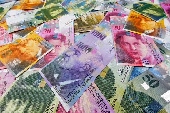 Kraj desetogodišnje sage za "švajcarce": Vrhovni sud doneo ključnu odluku, evo šta čeka hiljade građana sa konvertovanim kreditima