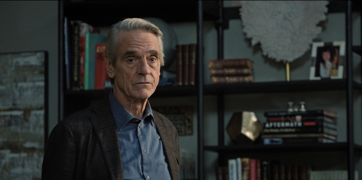 Jeremy Irons w dziesiątym i finałowym odcinku czwartego sezonu serialu "The Morning Show"