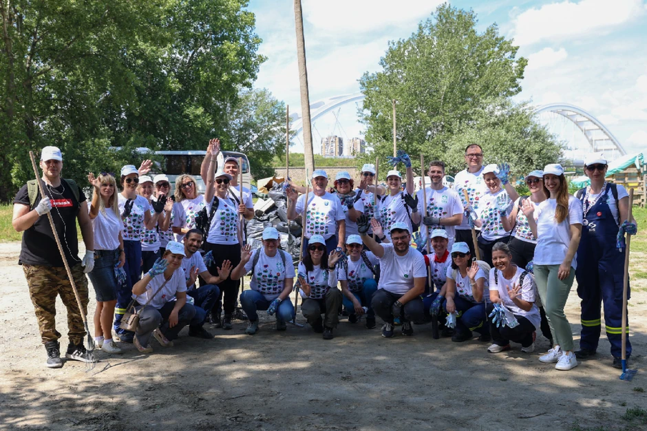 Volonterska akcija uređenja plaže Oficirac u Novom Sadu