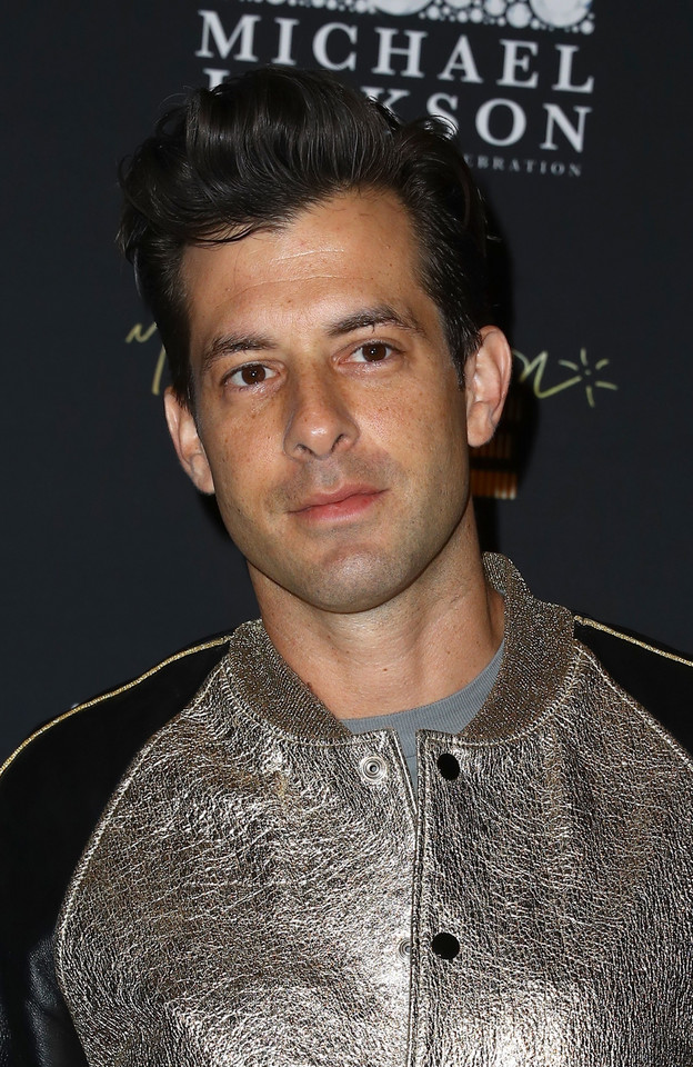 Mark Ronson na 60. urodzinach Michaela Jacksona