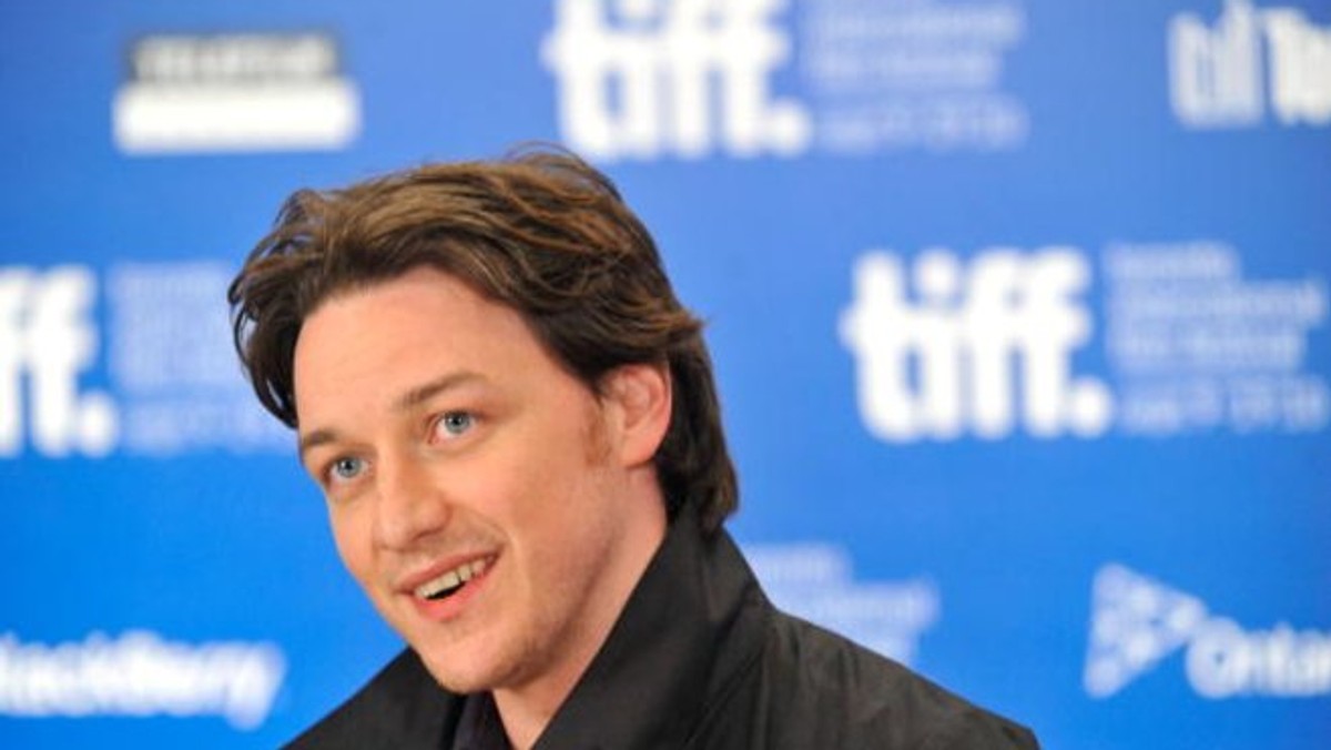 Niektórym wydaje się, że użyczenie głosu animowanym postaciom to łatwizna w porównaniu z pracą na planie aktorskiego filmu. Emily Blunt i James McAvoy, którzy "zagrali" tytułowych bohaterów przewrotnej opowieści o miłości pomiędzy dwoma ogrodowymi skrzatami, raczej się z tym nie zgodzą.