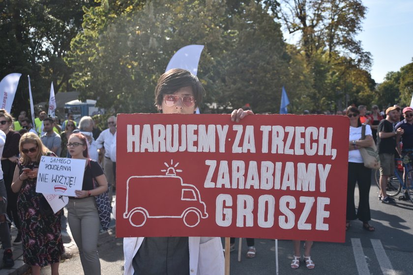 Warszawa: protest medyków w stolicy. Liczne utrudnienia