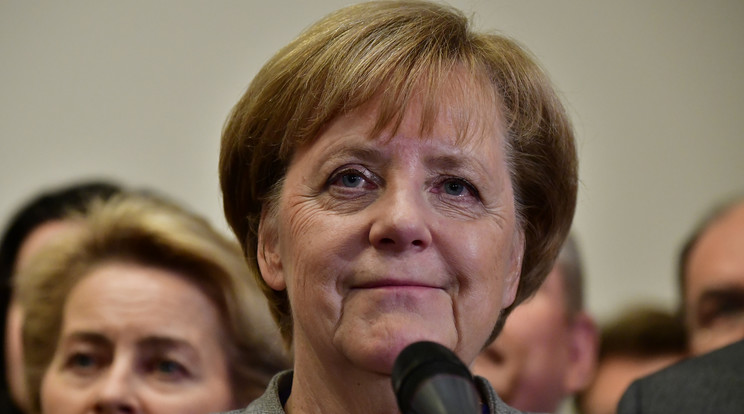 Angela Merkel a koalíciós tárgyalásokat követő sajtótájékoztatón /Fotó: AFP