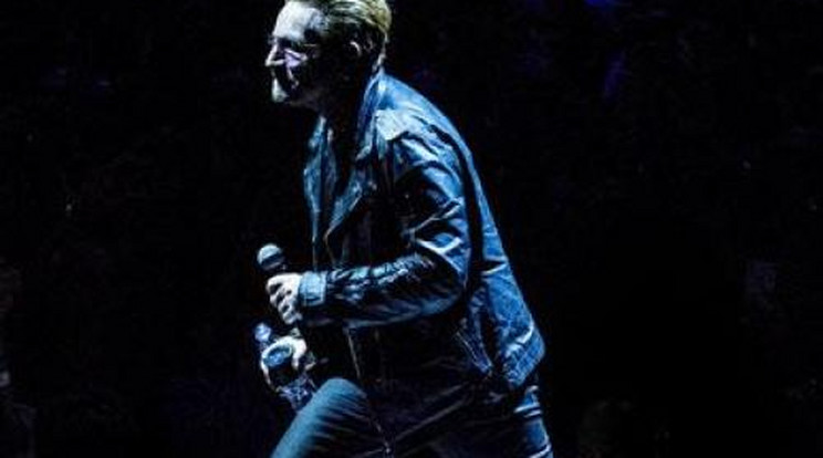 Fegyveres férfi miatt fújták le a U2 koncertjét!