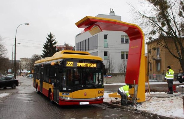 Ładowanie autobusu elektrycznego