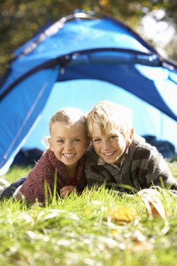 Wysyłasz dziecko na wakacje. Co musisz wiedzieć?