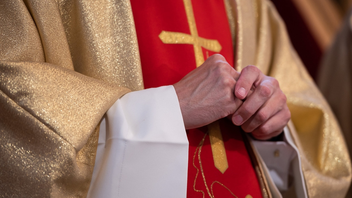 Ksiądz oskarżony o pedofilię zostanie dyrektorem. Jest spokrewniony z biskupem